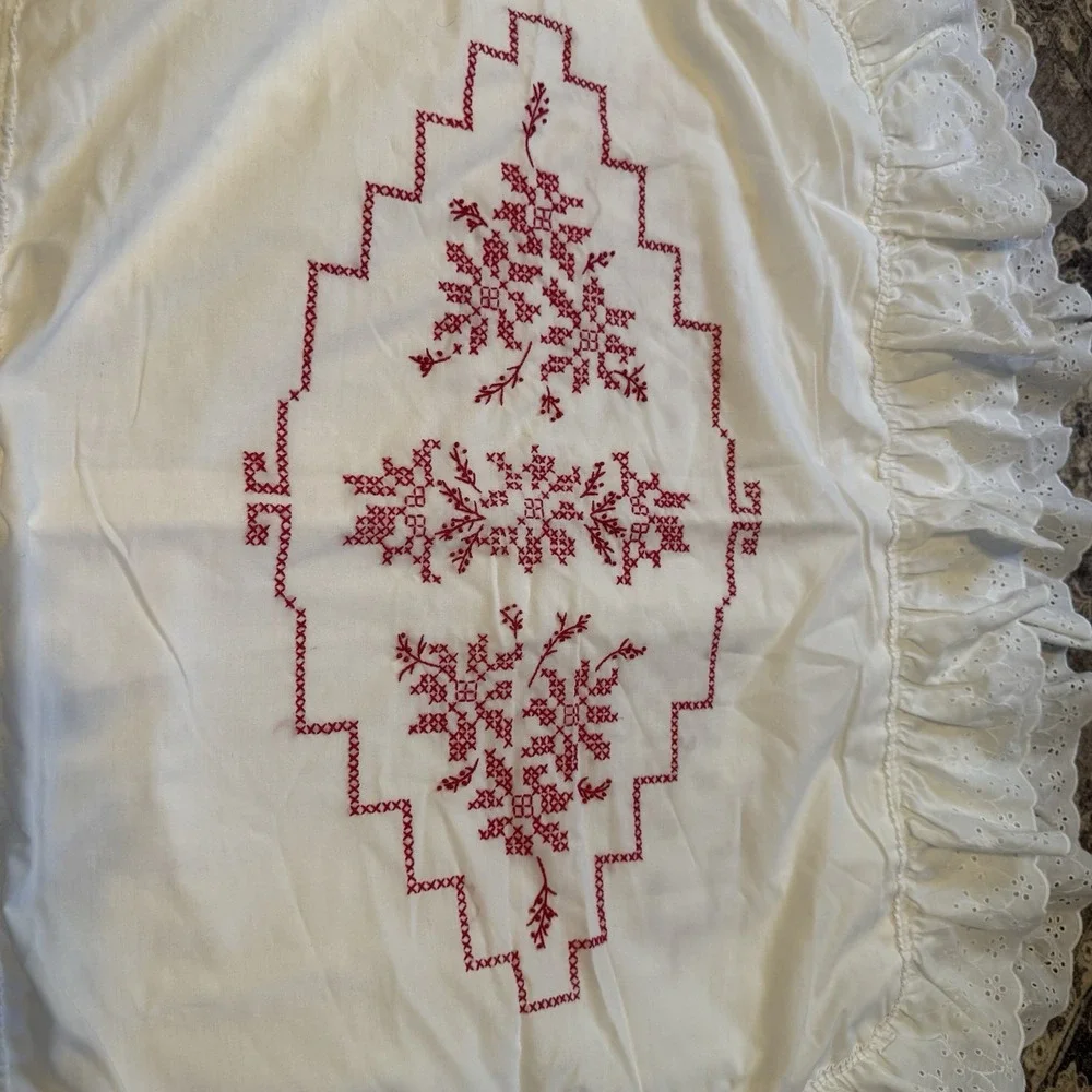 Vtg‎ Redwork Embroidery Pillow Covers Shams Eyelet Trim